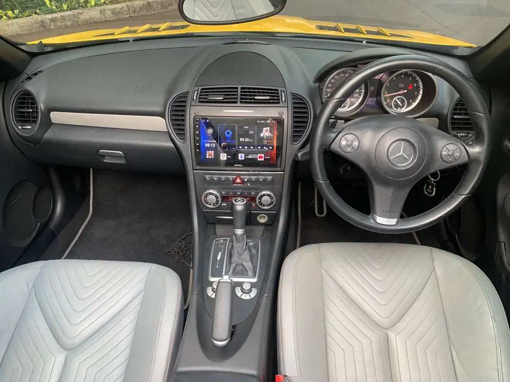 Mercedes-Benz SLK300 2010 Bensin