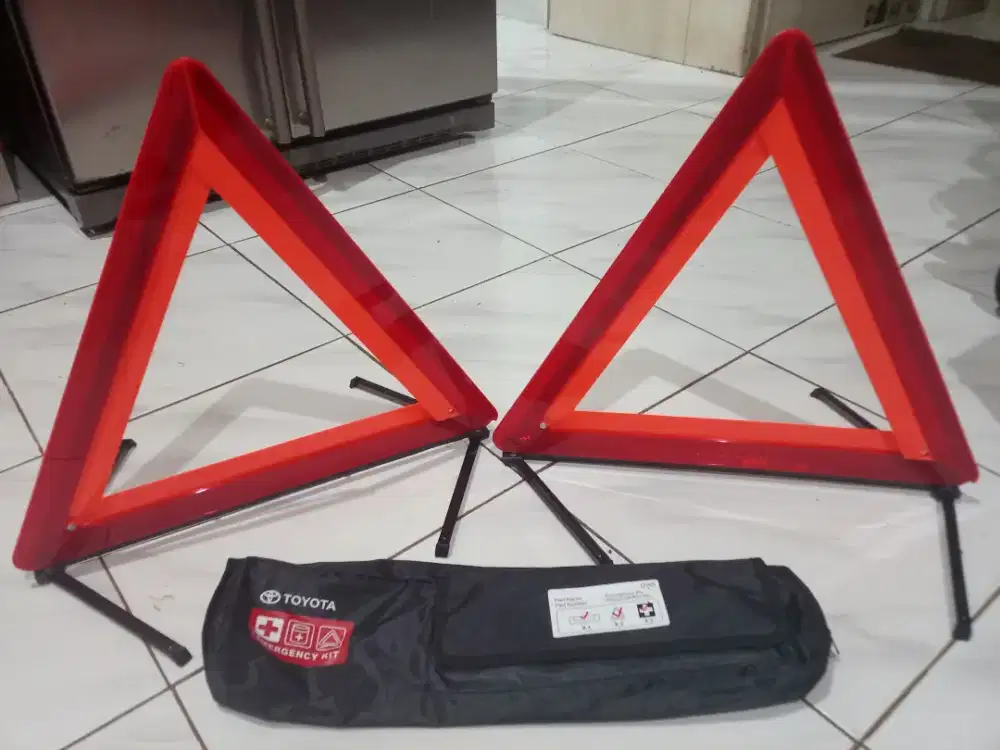 Segitiga Pengaman Toyota