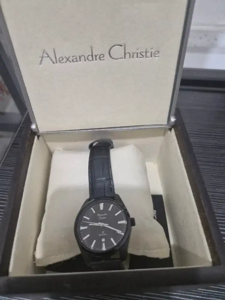 Jam Tangan Alexandre Christie warna hitam