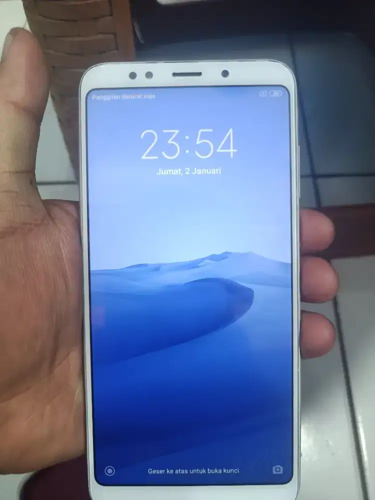 xiaomi redmi 5 plus ram 3/32 batangan minus lecet pemakaian