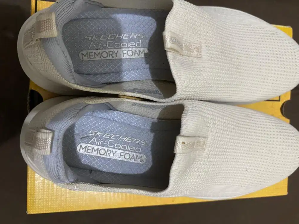 Sepatu skechers