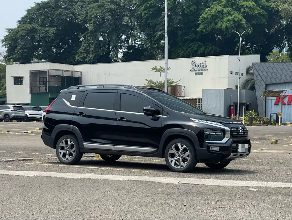 KM 8RB!! MITSUBISHI NEW XPANDER CROSS PLUS AT MATIC 2023 HITAM