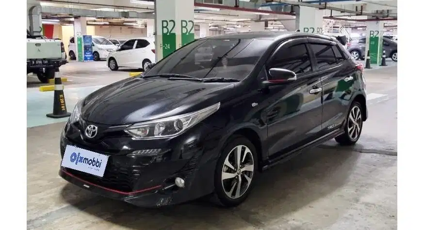 DP 10 JT Toyota Yaris 1.5 TRD Sportivo Bensin-AT Hitam 2020
