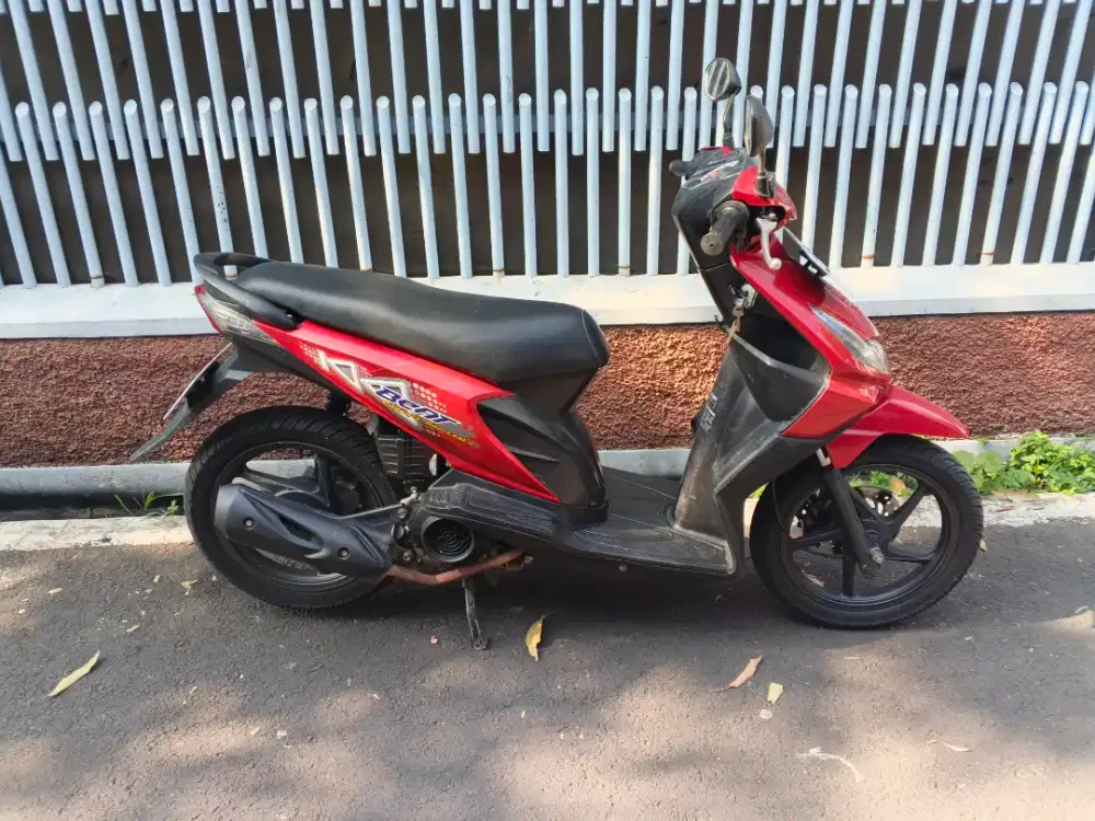 JUAL CEPAT Honda Beat karbu Tahun 2011, Super Mulusss full ori..