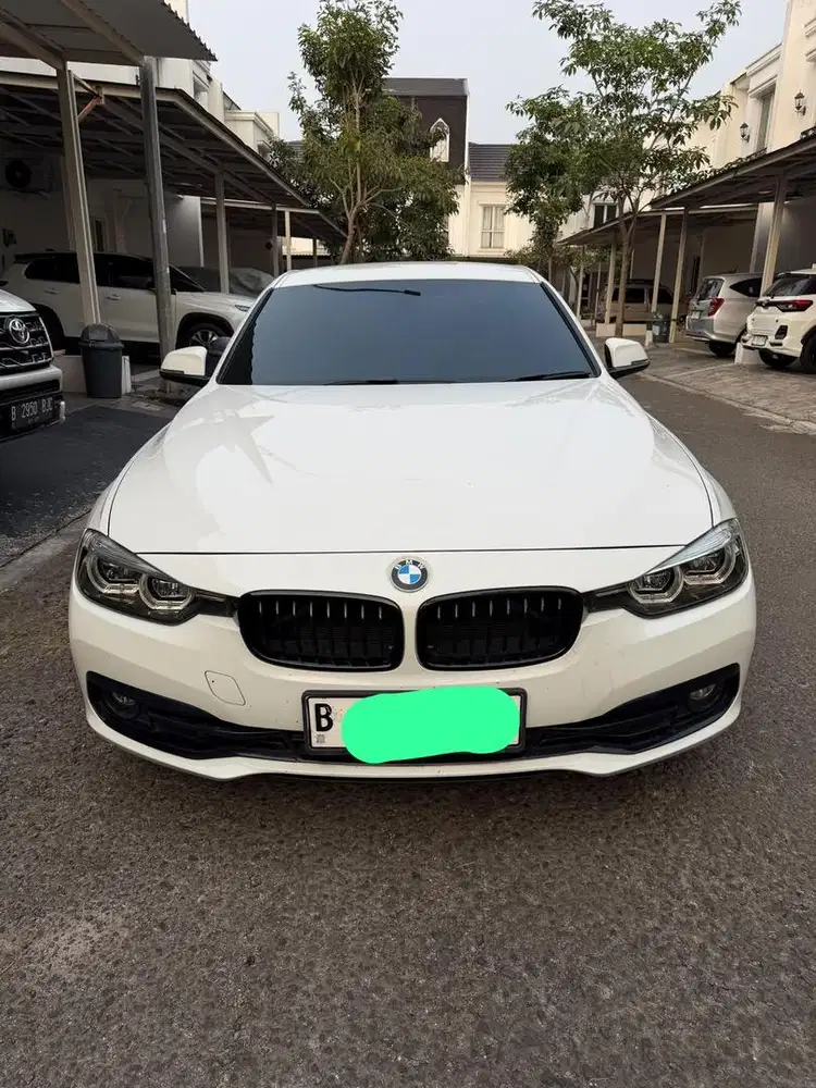 BMW 320i Tahun 2019 warna putih