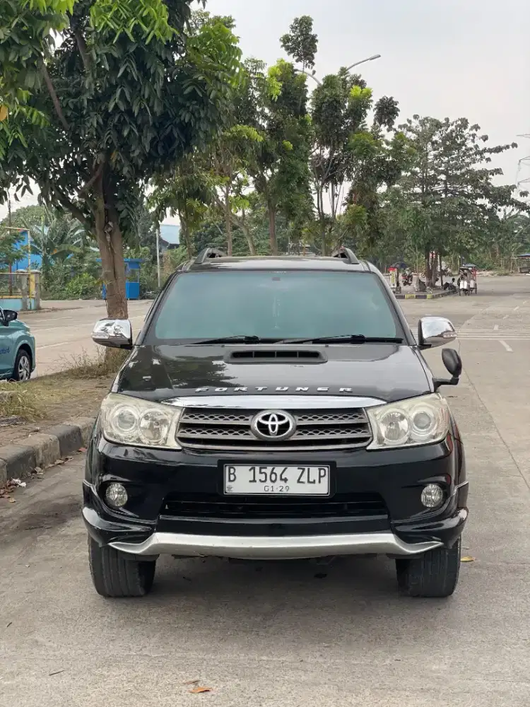 Toyota Fortuner G Lux 2008 pemakaian 2009 AT