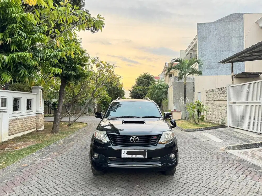 Toyota Fortuner 2.5 VNT TRD Sportivo Diesel Matic 2014 Hitam Plat L
