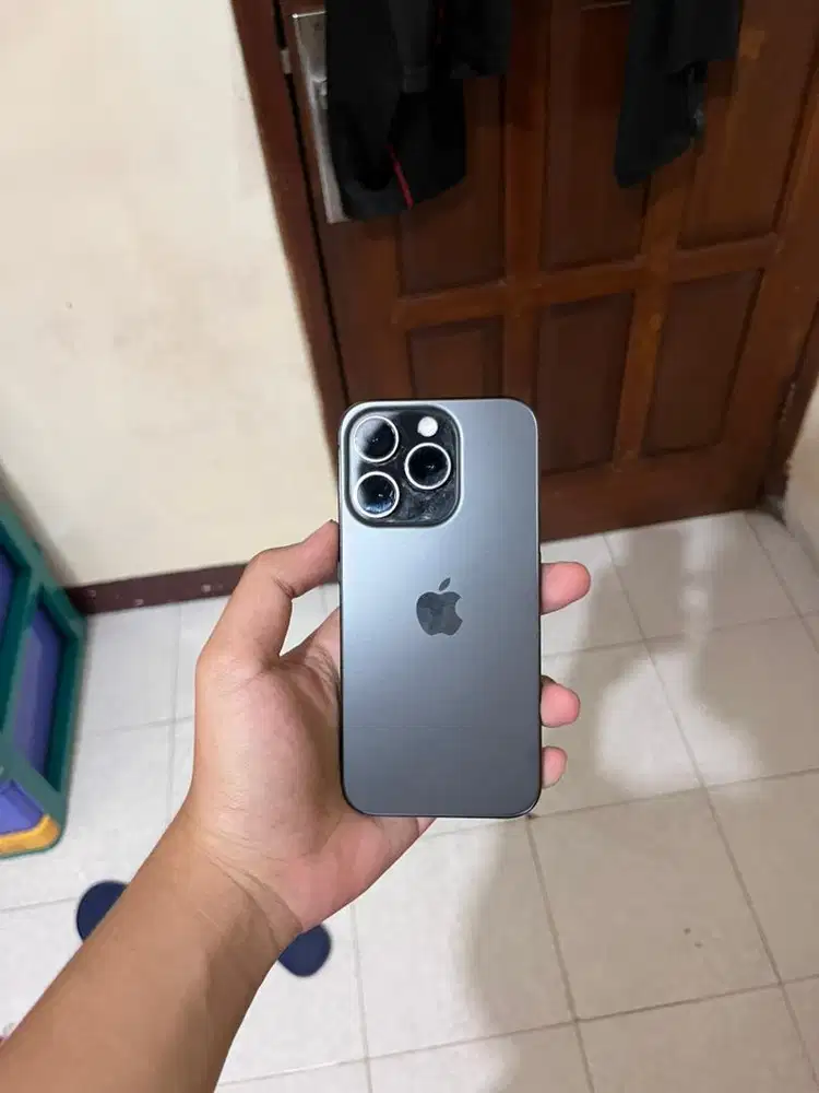 FOR SALE:iphone 15 pro 512gb black titanium -NO BOX
