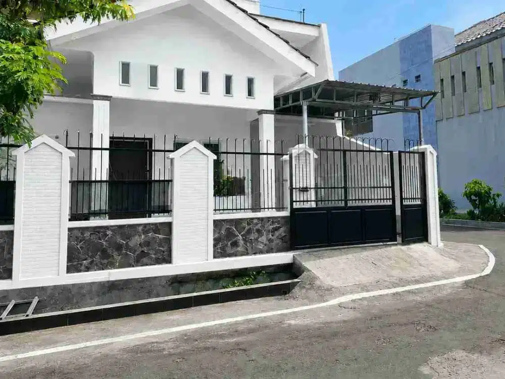 Di jual murah di Fajar Indah luas 150 m2 parkir lega.