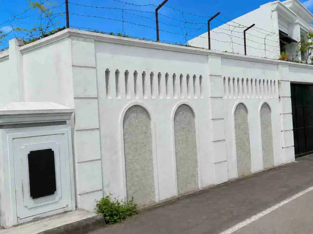 Di sewakan dkt Greja Purbowardayan Ringin Semar parkir 3 mobil