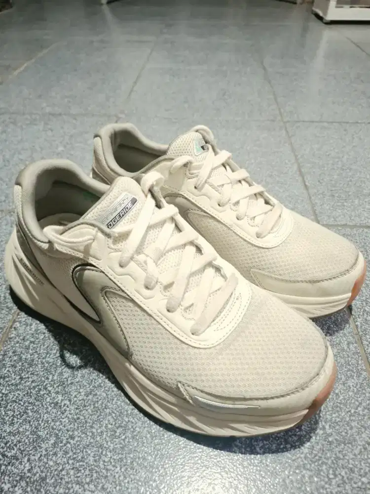Sepatu Second Hand Skechers Edgeride Cader Men Original Cream Size 41