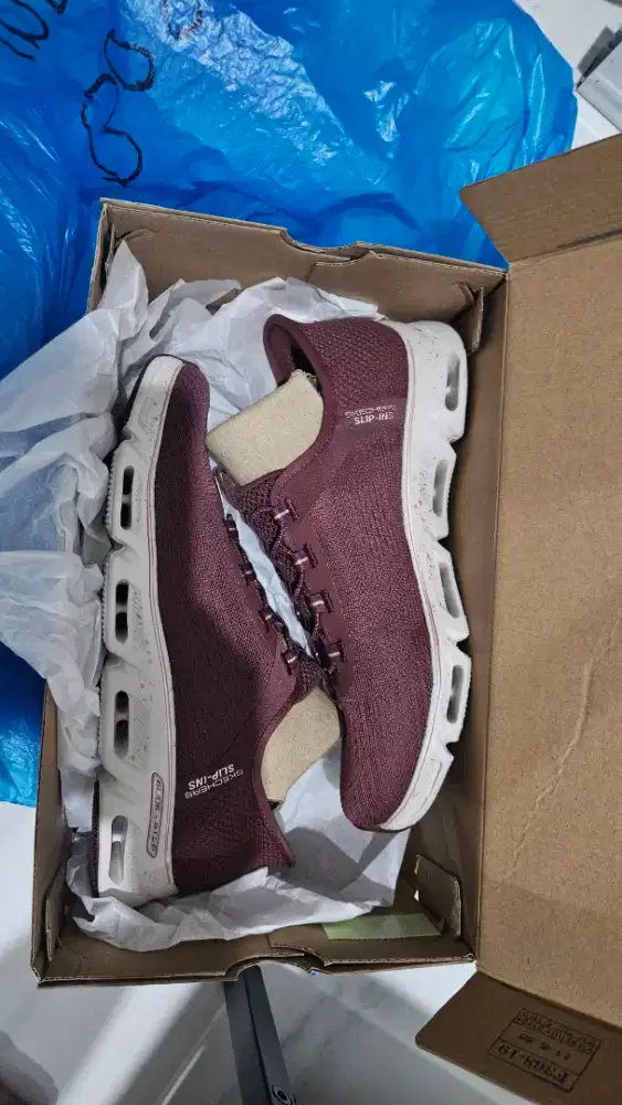 Sepatu olahraga sepatu lari sepatu jalan Skecher