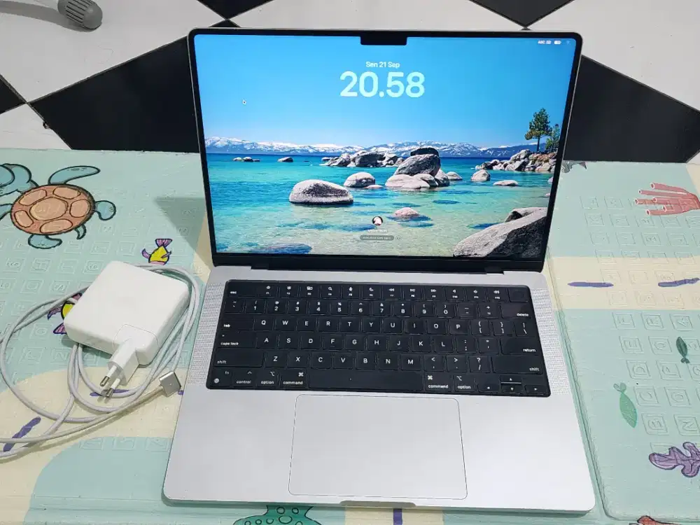 Macbook pro M1 16/1TB 14 inch
