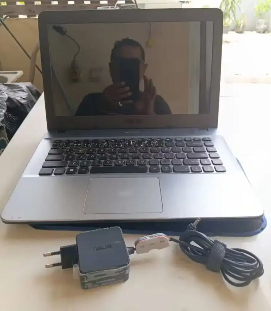 Laptop
Asus X441N
minus black screen