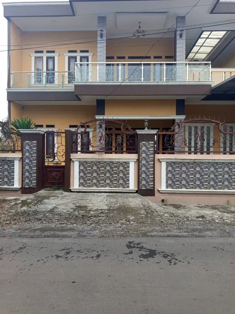 Rumah Besar di Jual Cepat, SHM Akses Jalan Lebar
