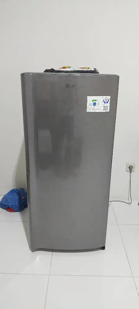 Kulkas merk LG Pemakaian 2 minggu ( bekas oppa korea yg pake )