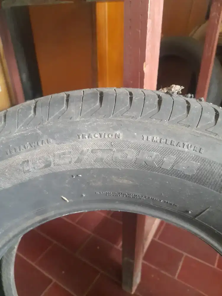 Ban mobil bekas
