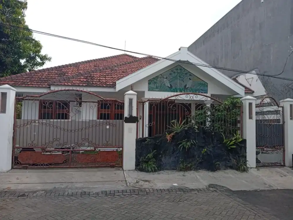 DIJUAL RUMAH LAMA DARMO HARAPAN UTARA HITUNG TANAH TURUN HARGA