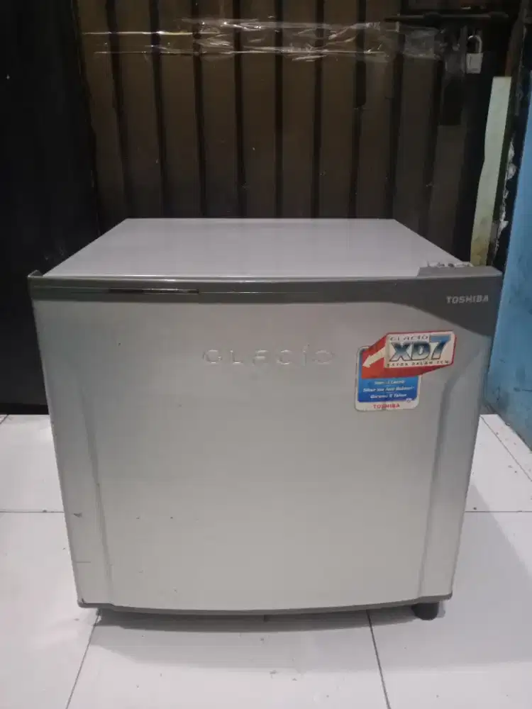 KULKAS MINIBAR TOSHIBA XD7