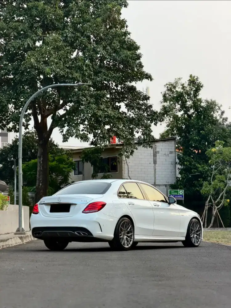 Mercedes-Benz
C43 AMG (SEDAN)
3.0L BI-TURBO 4MATIC