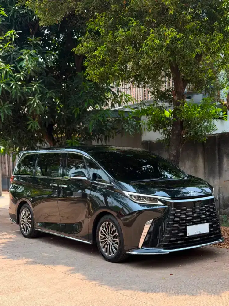 Lexus
LM350H Hybrid 7 Seaters