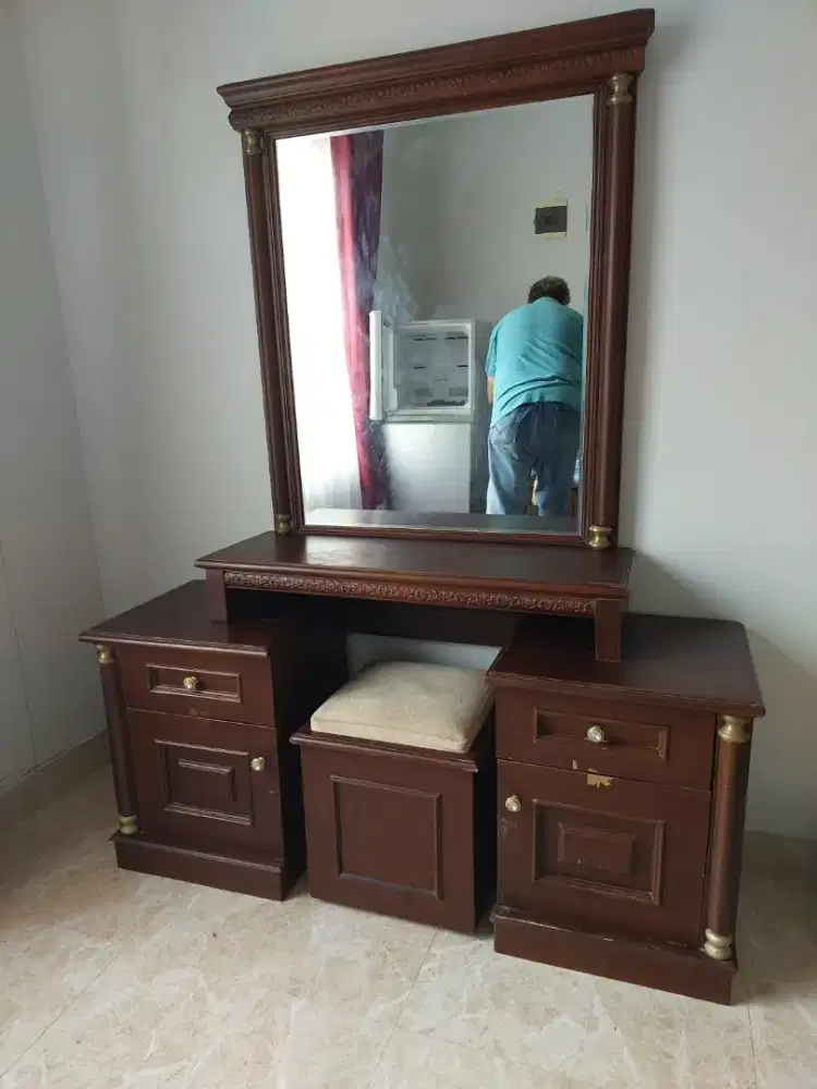 Meja rias cantik