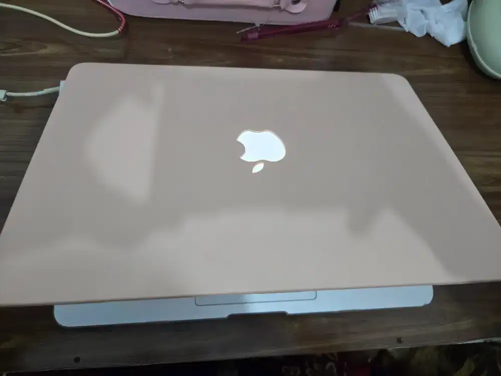 Dijual MacBook Air 17 Tipis + Hard Case Pink Terawat