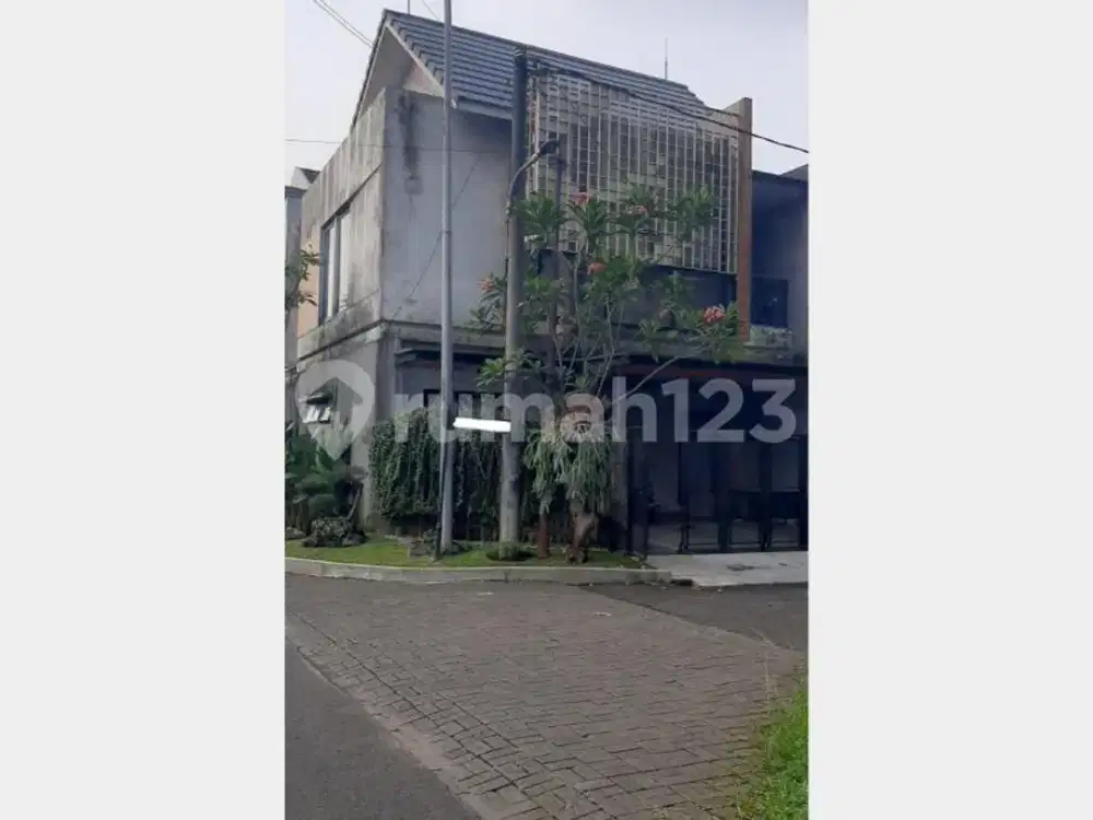 Dijual Rumah Bagus Strategis Industrial Style di Nusaloka BSD