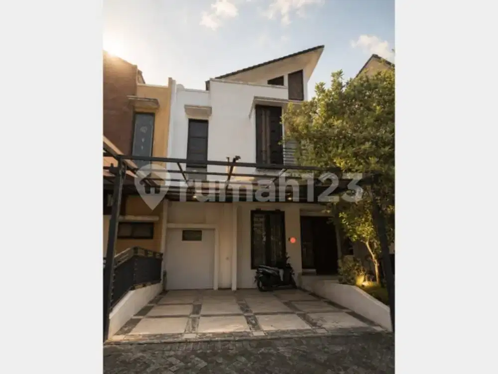 Siap Huni Rumah Cantik Lantai 2 di BSD City