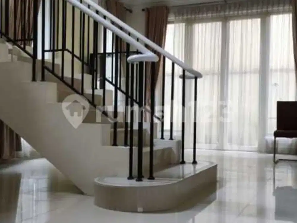 Rumah Semi Furnished Hadap Selatan 4 Kamar SHM di Serpong