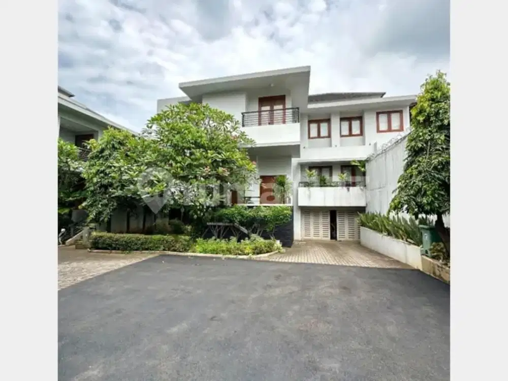 Saatnya Naik Kelas !! di Jual Town House Mewah di Jaksel