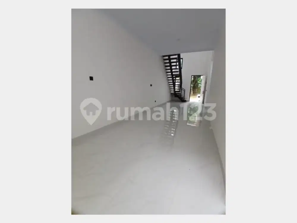 Turun Harga !! Dijual Rumah Cantik 2 Lantai Delatinos BSD