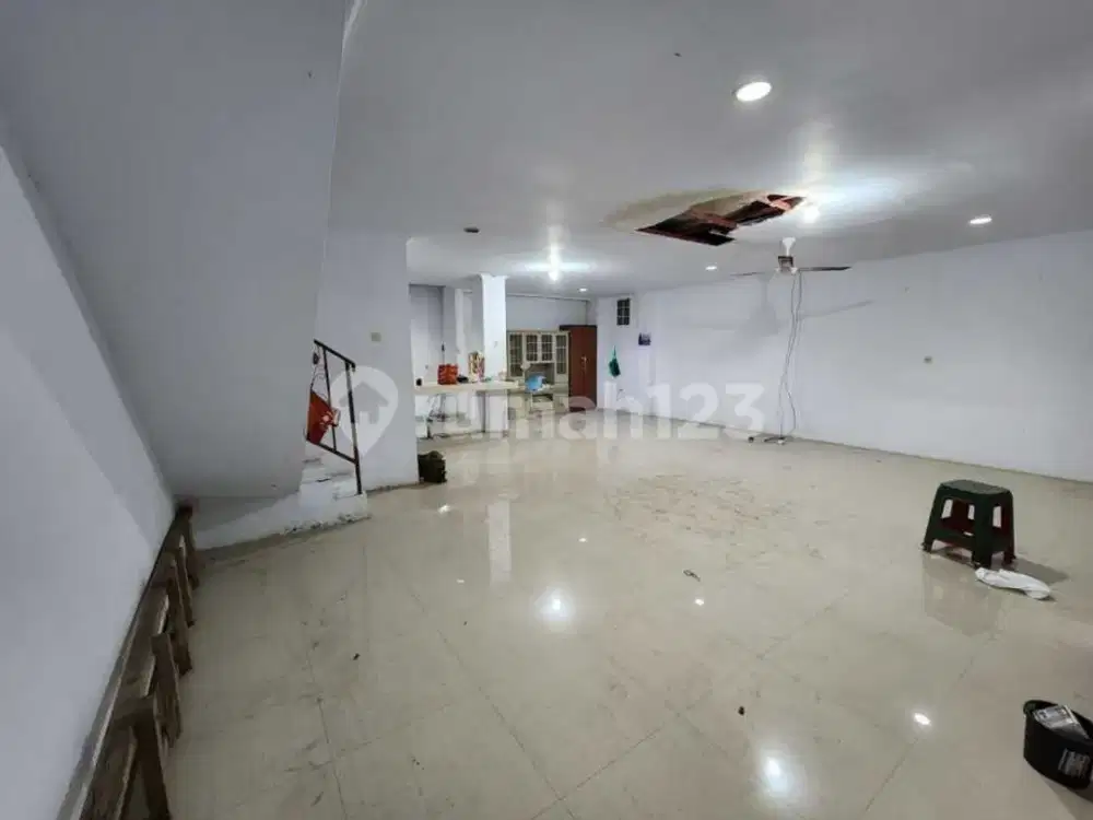 2 Ruko Gandeng Bangunan 1.5 Lantai Unfurnished di Pik Jakut