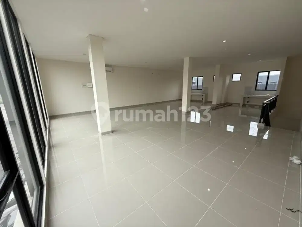 Ruko 3 Lantai Unfurnish Sudah Jebol Bagian Tengah, Gading Serpong