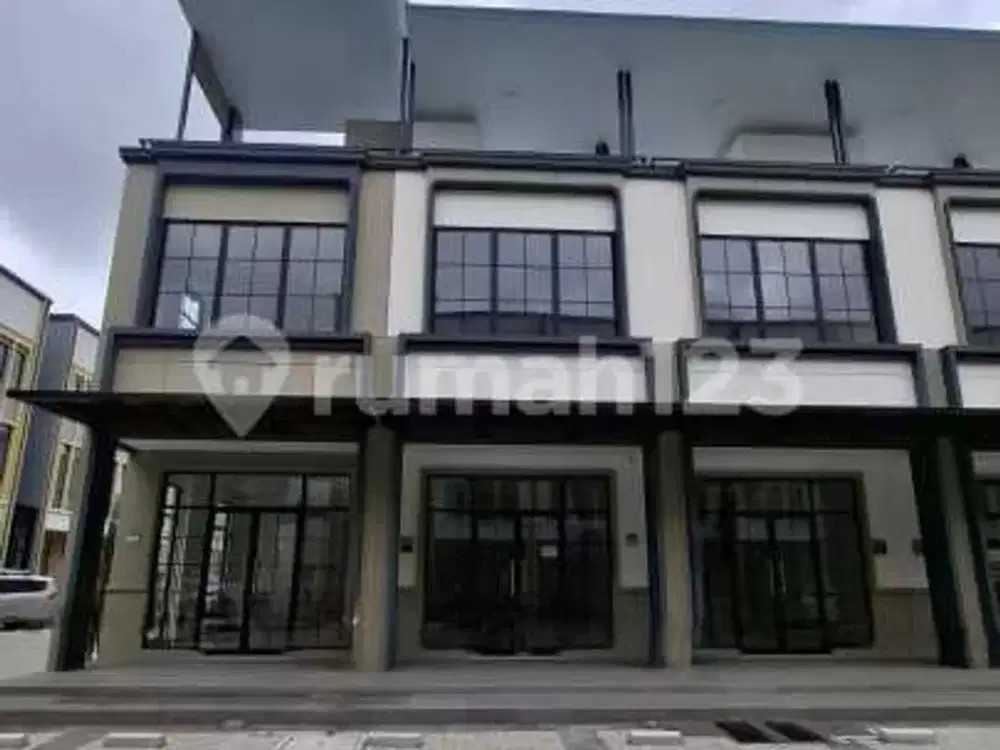 Ruko Gandeng Hook Ada 3 Unit 2.5 Lantai di Gading Serpong