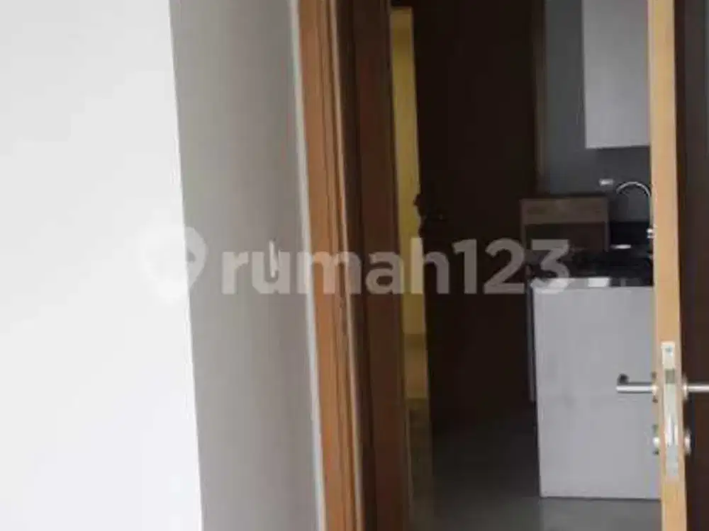 Apartemen Dijual Cepat View Pool dan Golf Course di Kemayoran