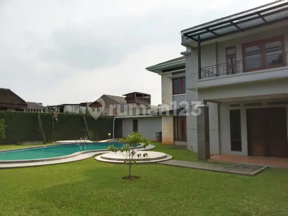 Dijual Rumah Ada Kolam Renang Rempoa Housing Tangerang Selatan