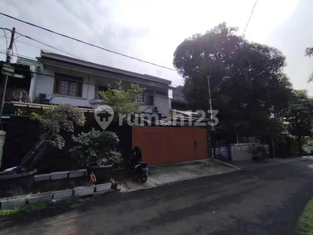 Dijual Rumah Bagus Strategis di Kebayoran Baru, Jakarta Selatan