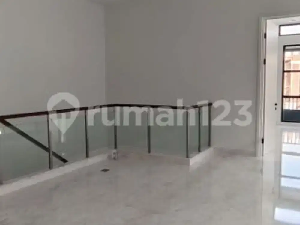 Rumah Hadap Selatan Semi Furnished di Gading Serpong Tangerang