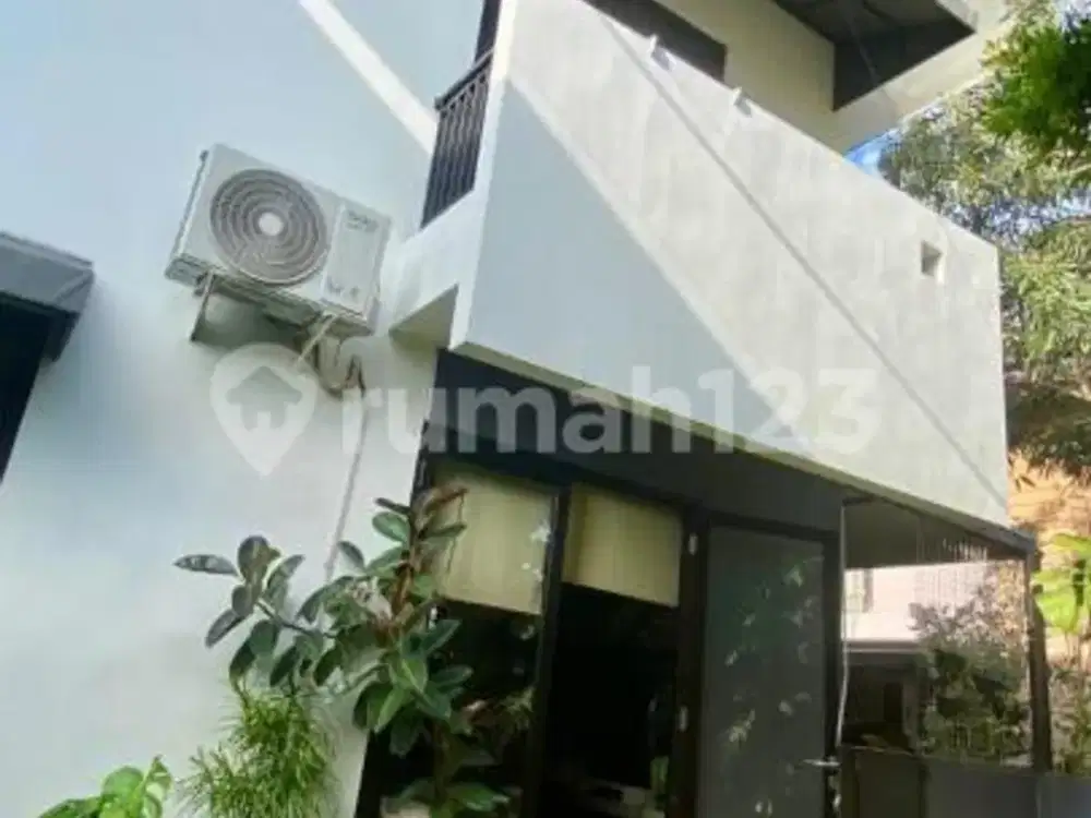Rumah Hook 2 Lantai Semi Furnished Bebas Banjir di Bintaro