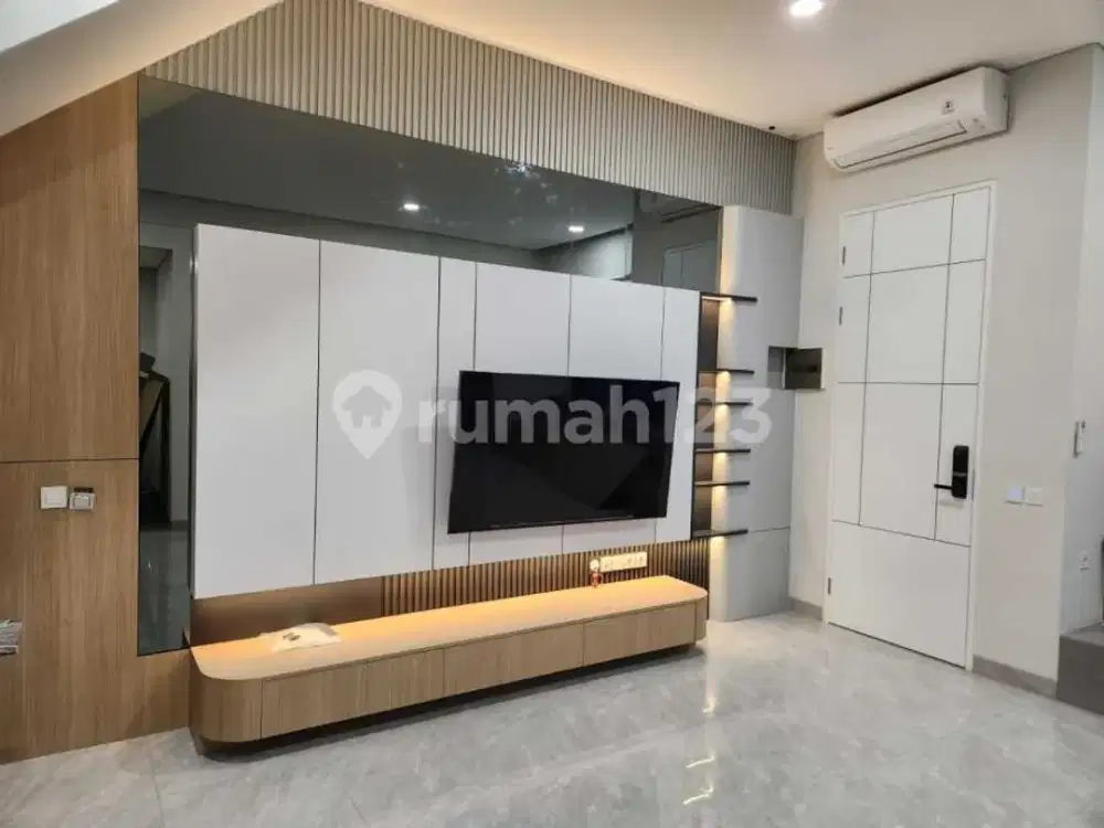 Rumah Dijual Cepat Hadap Utara Full Furnished 2 Lantai di BSD