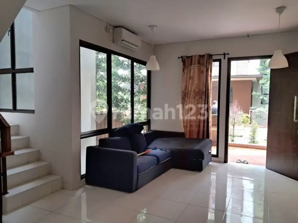 Rumah 3 Lantai PPJB Siap AJB Hadap Selatan Semi Furnished di BSD