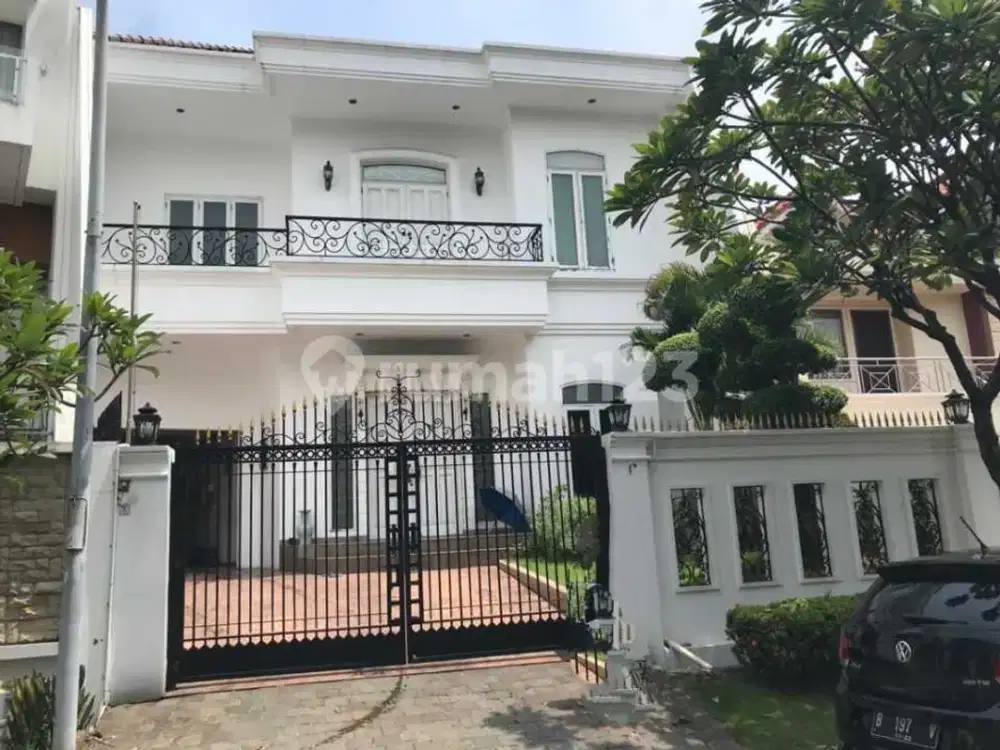 Rumah Cantik Siap Huni Ada Taman Hadap Selatan Sudah SHM di Pik