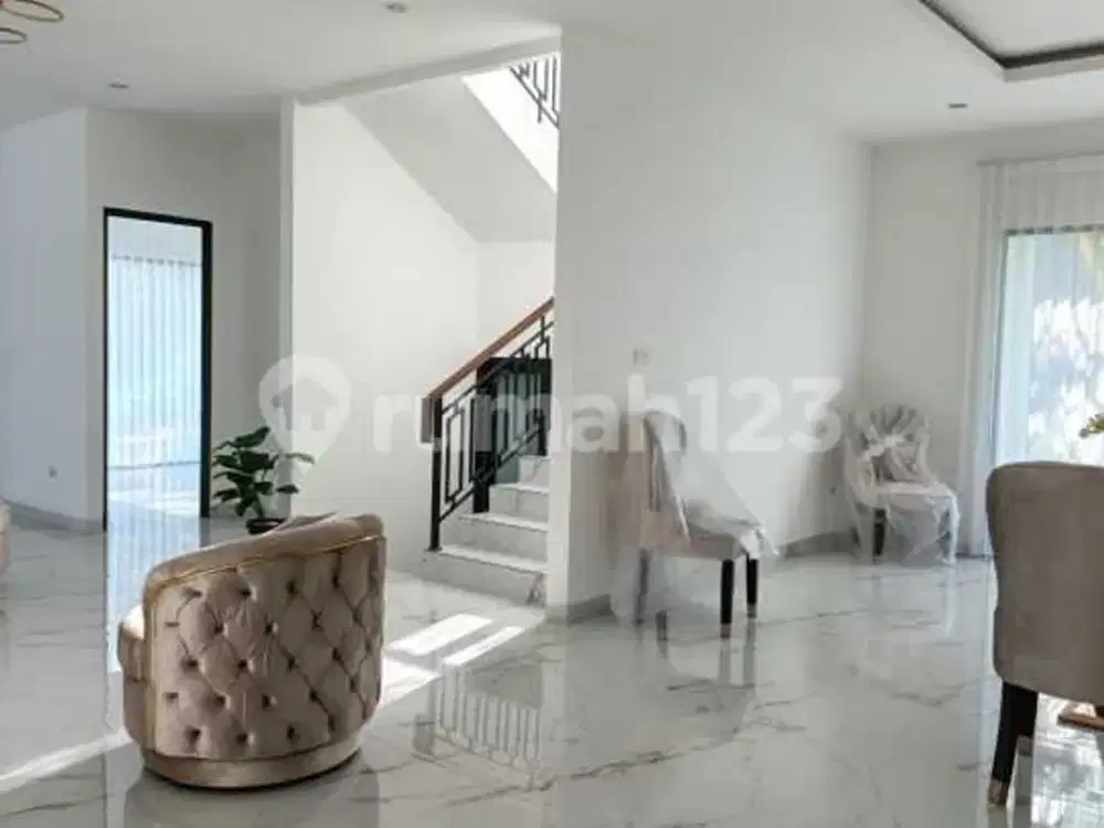 Rumah Hook 4 Kamar Semi Furnished Turun Harga di BSD Tangsel