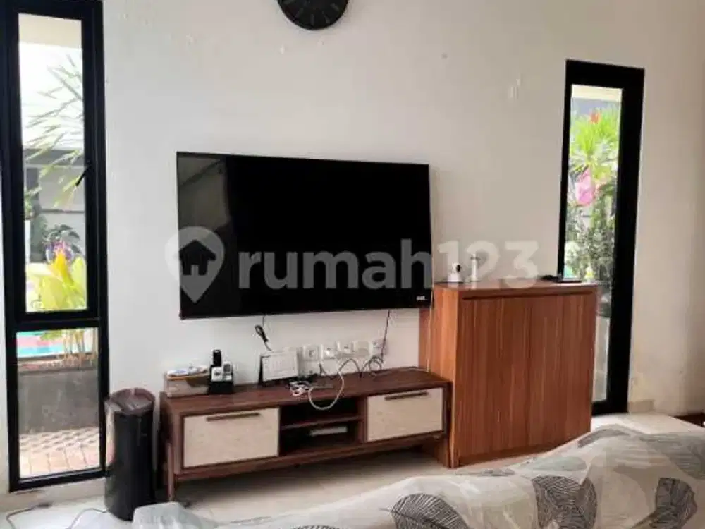 Rumah 2 Lantai Hadap Barat Furnished bisa Nego di BSD Tangsel