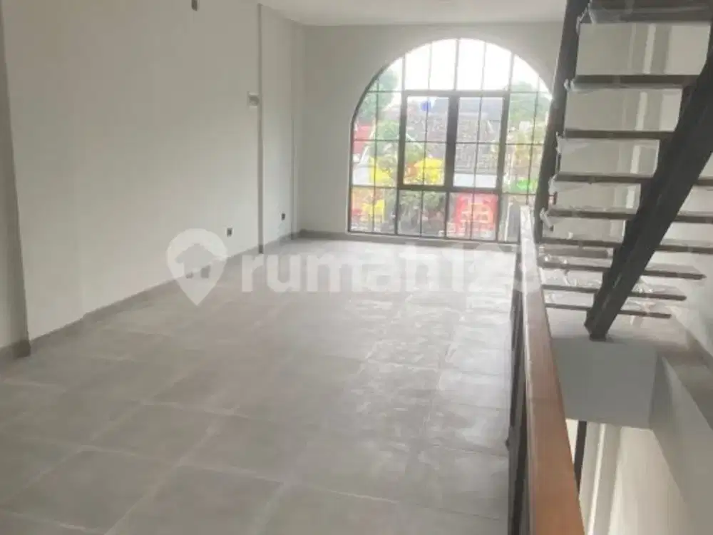 Ruko 3 Lantai SHM Lokasi Strategis Siap Pakai di BSD Tangsel