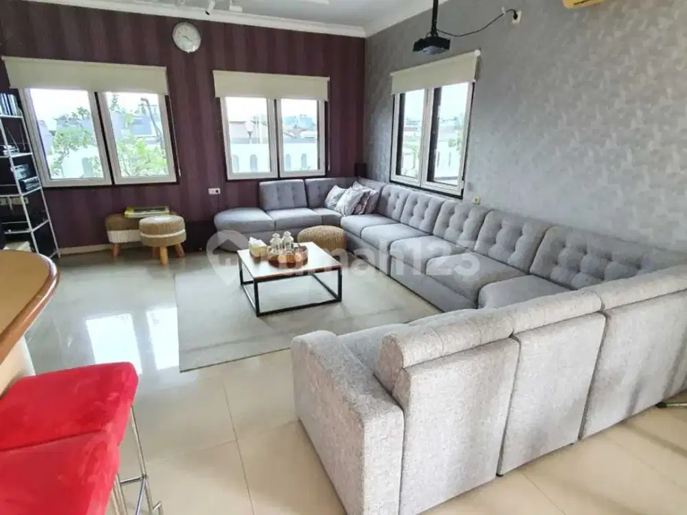 Rumah Dijual Cepat Semi Furnished Bangunan 4,5 di Pluit, Jakut
