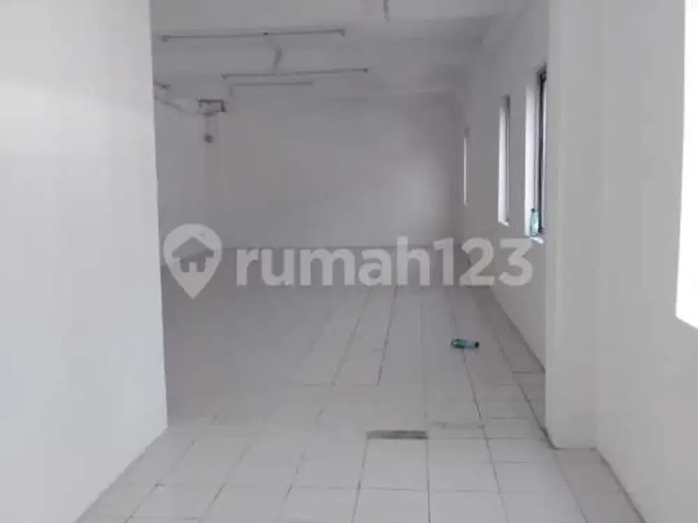 Gudang Gandeng 2 Unit Office 3 Lantai bisa Masuk Kontainer di Pik