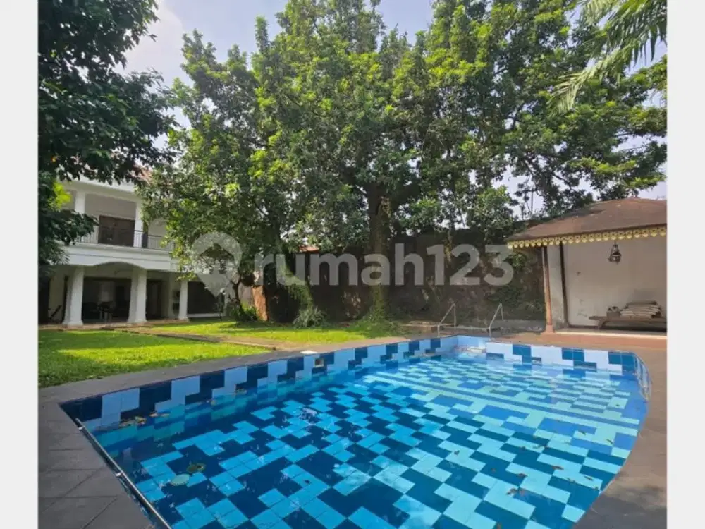 Dijual/Disewa Rumah Ada Kolam Renang di Kemang Timur, Jakarta Selatan