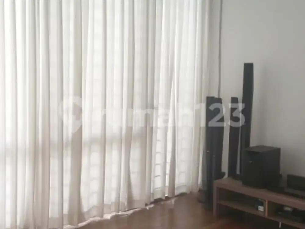 Rumah 2 Lantai SHM Hadap Timur Semi Furnished Cctv di BSD Tangsel